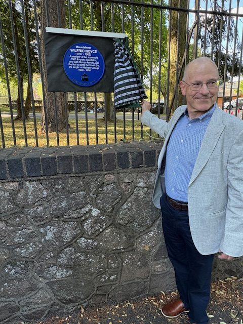 Jeremy Noyce unveiling the plaque to his father.